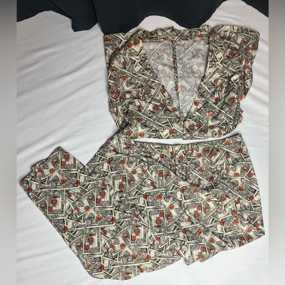 Men’s 2XL‎ money suit costume /w diamond studs.